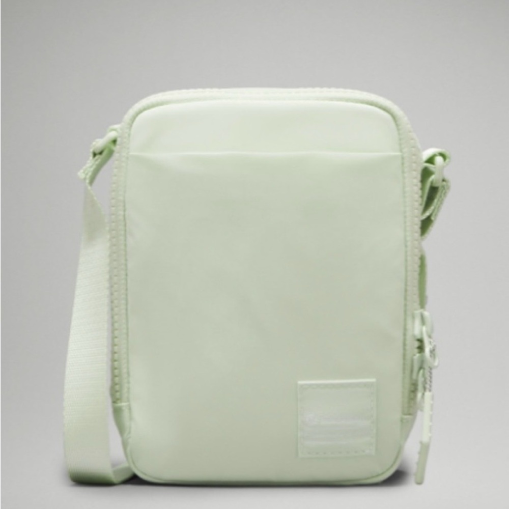 Lululemon Athletica Easy Access  Crossbody Bag Kohlrabi Green *Discontinued*